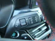 Ford Focus Wagon 1.0 EcoBoost ST Line Business | Stuur-/stoel-/voorruitverwarming | Camera | Clima | Draadloze telefoonlader | 17' LM | Navi |