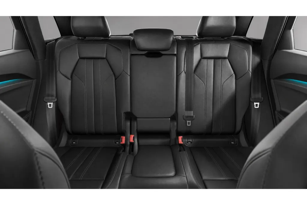 Audi Q5 2.0 TFSI e-hybrid quattro S edition 299 PK · Tech plus · Trekhaak elek. wegklapbaar · MMI bijrijdersdisplay