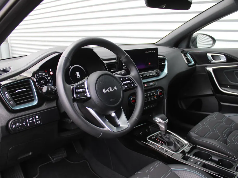 Kia Ceed Sportswagon 1.0 T-GDi MHEV Design Edition | Stuur-/stoelverwarming | Cruise adapt. | Camera | 16' LM | Dodehoekdetectie | JBL audio | LED |