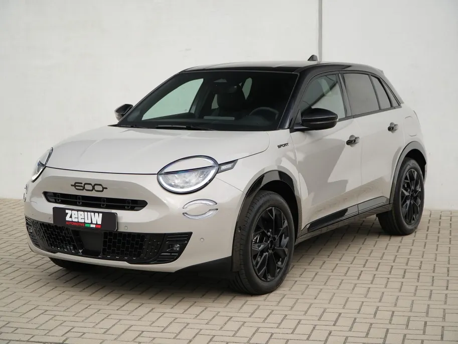 Fiat 600 1.2 Hybrid 145 PK La Prima | Camera | Carplay | Alcantara