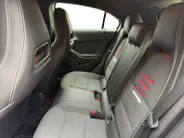 Mercedes-Benz A-Klasse 180 Business Solution | Zeer nette auto | Navigatie | Achteruitrijcamera | Parkeersensoren v + a | Comfort stoelen | Stoelverwarming | Bovag garantie | NAP