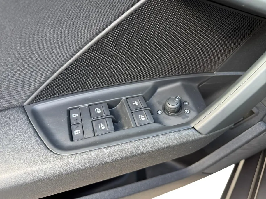 Audi A3 Limousine 30 TFSI Advanced edition | Automaat | Trekhaak | Cruise Control | All Season Banden | Climate Control | Verwarmbare Voorstoelen | Parkeersensoren Achter | Navigatie | Bovag Garantie