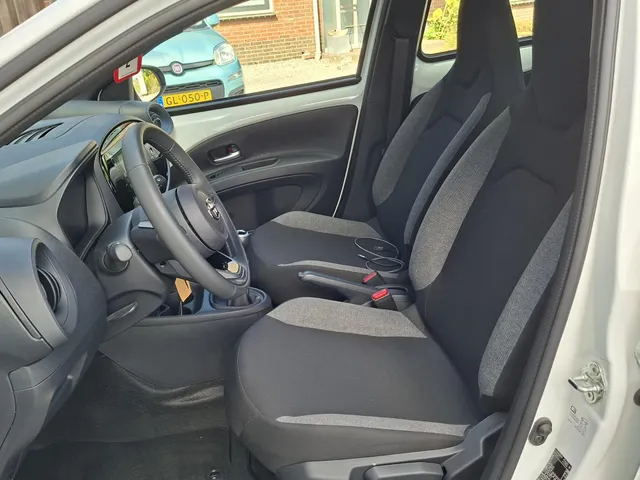 Toyota Aygo X 1.0 VVT-i MT Play CAMERA | CRUISE | NL-auto | rijklaarprijs !!