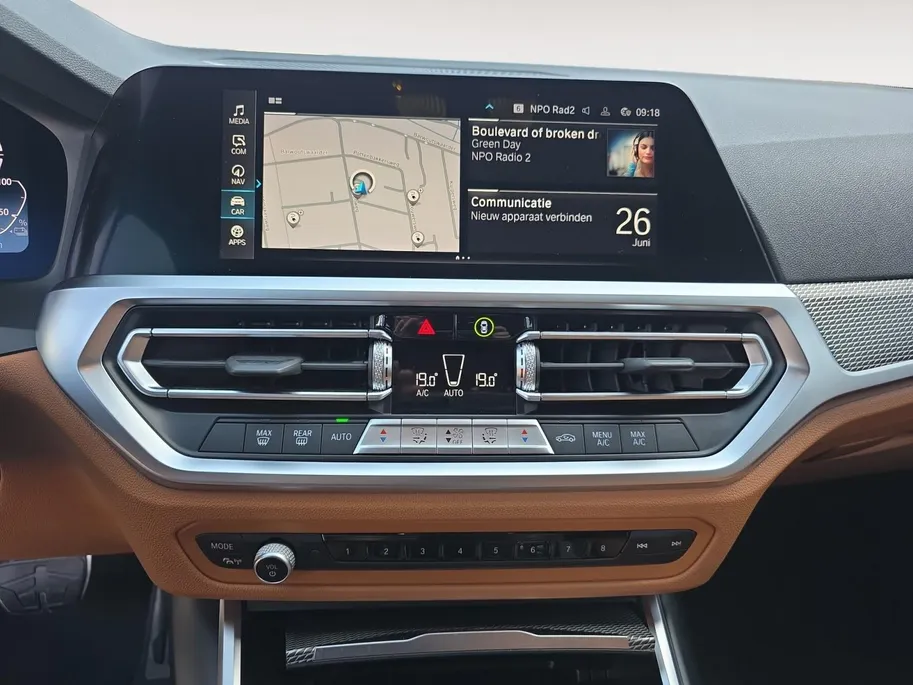 BMW 3 Serie Touring 320e Business Edition Plus | Dealer onderhouden! | 1e Eigenaar | Trekhaak | Achteruitrijcamera | Elektr. Achterklep | Lederen bekleding | Virtual cockpit | 12 maanden garantie