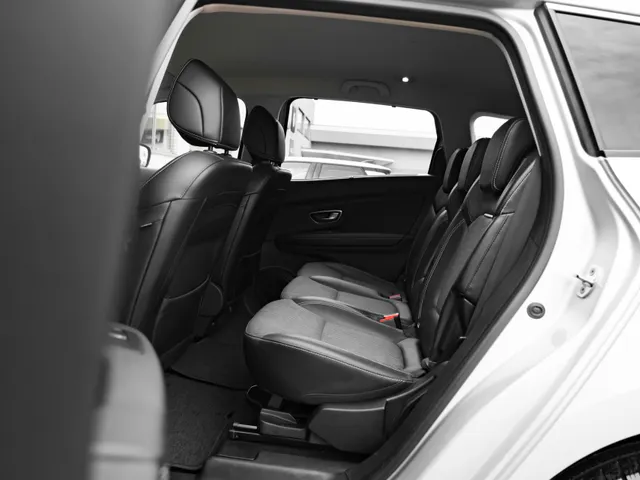 Renault Grand Scénic 1.3 TCe Techno 7p. | 7-persoons | navigatie | all season banden