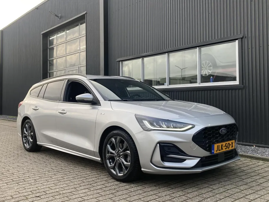 Ford Focus 1.0 EcoBoost Hybrid 125 pk ST Line Wagon SYNC4  Groot Navigatie touchscreen -Winter Pack-Parkeersensoren voor en achter