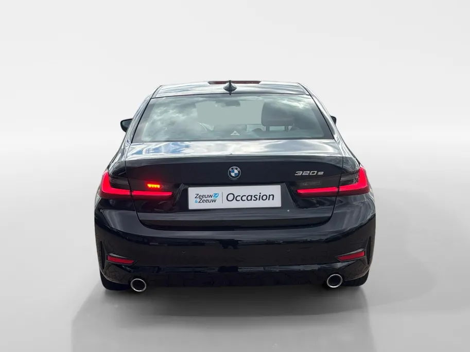 BMW 3 Serie 320e Business Edition Plus *Automaat*Navigatie*Parkeersensoren*Carplay*Lederen bekleding*Stoelverwarming*LM.Velgen*Zeer nette auto!
