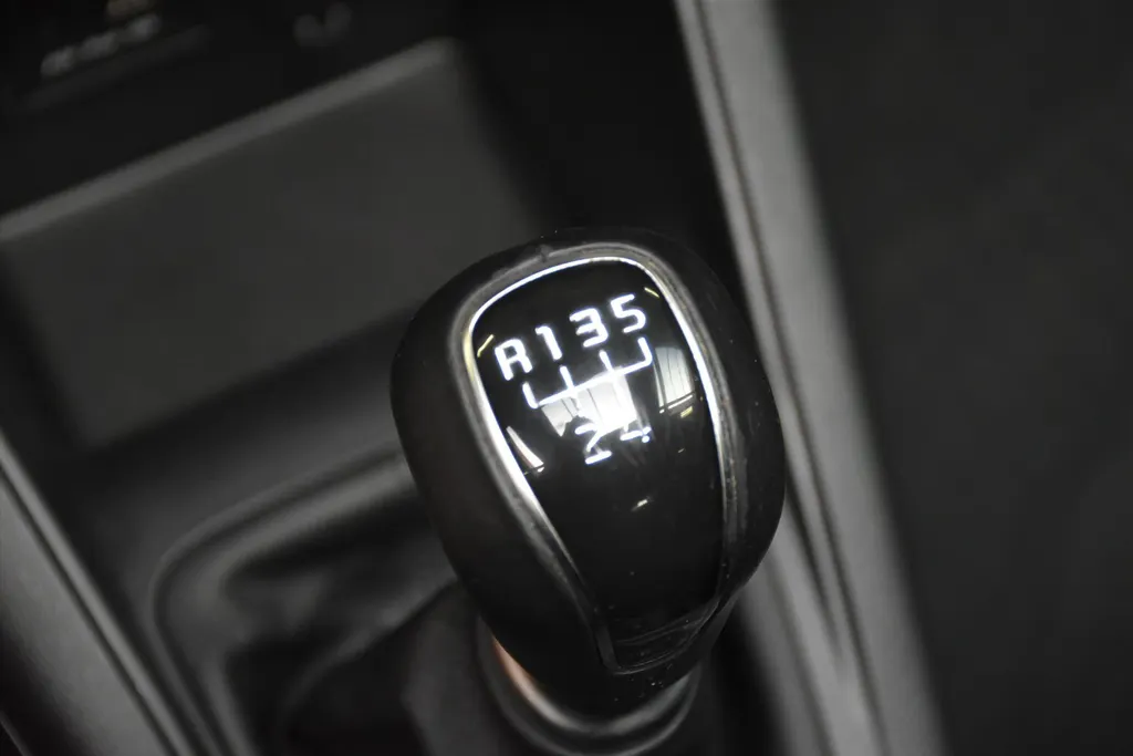 Kia Venga 1.4 CVVT 90pk Summer Edition Navigatie, Panoramadak, Trekhaak.