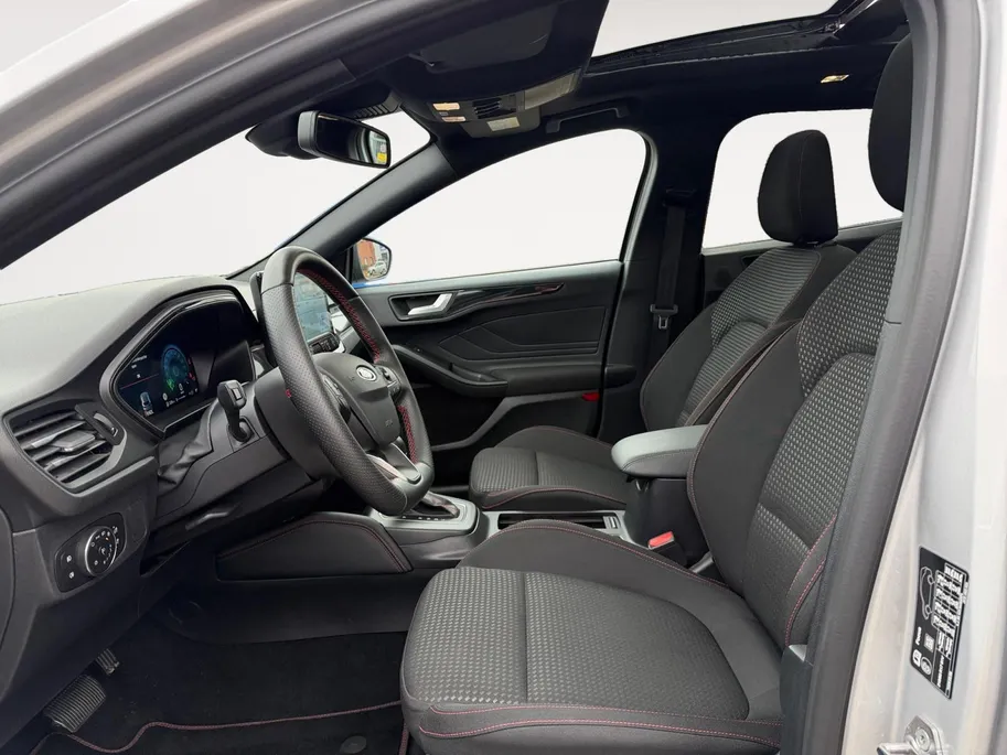 Ford Focus Wagon 1.0 EcoBoost Hybrid ST Line X | 155 pk | Automaat | Adapt. cruise control | BLIS | Pano dak | Parkeersensoren voor en achter | Achteruitrijcamera | 17' lichtmetalen velgen | Privacy glas | Fabrieksgarantie |