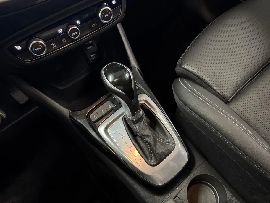 Opel Crossland 1.2 Turbo Elegance | Vaste Trekhaak | Navigatie | Achteruitrijcamera | Cruise Control | Climate Control | Apple CarPlay/Android Auto