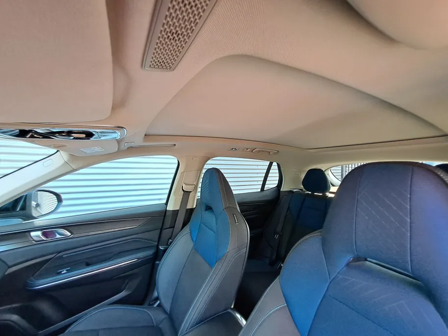 Lynk & Co 01 1.5 PHEV | SOH 97,3% | Automaat | Camera | Navigatie | Climate Control | Trekhaak afneembaar | Apple Carplay/Android Auto | DAB | Keyless entry | Keyless start | Stoel verw.