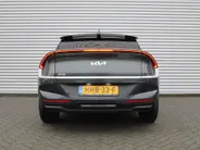 Kia EV6 Light Edition 63 kWh | Stuur-/stoelverwarming | Camera | 19' LM | LED | Adap. Cruise | Clima | Draadloze telefoonlader | 17% bijtelling |