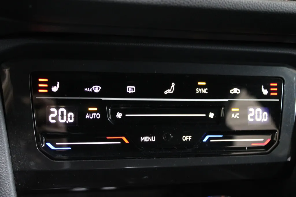 Volkswagen Tiguan Allspace 1.5 TSI DSG-7 R-Line Business 7p. 7-persoons / Stoel + Stuurverwarming / Camera / Elektr. klep /