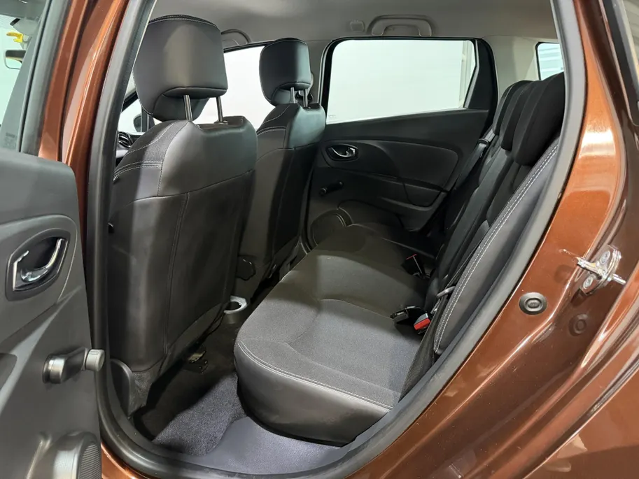 Renault Clio Estate 90PK TCe Expression | Navi | Armsteun | Bleutooth | Cruise Control | Lichtmetalen Velgen | Airco | USB | Leder Stuurwiel |
