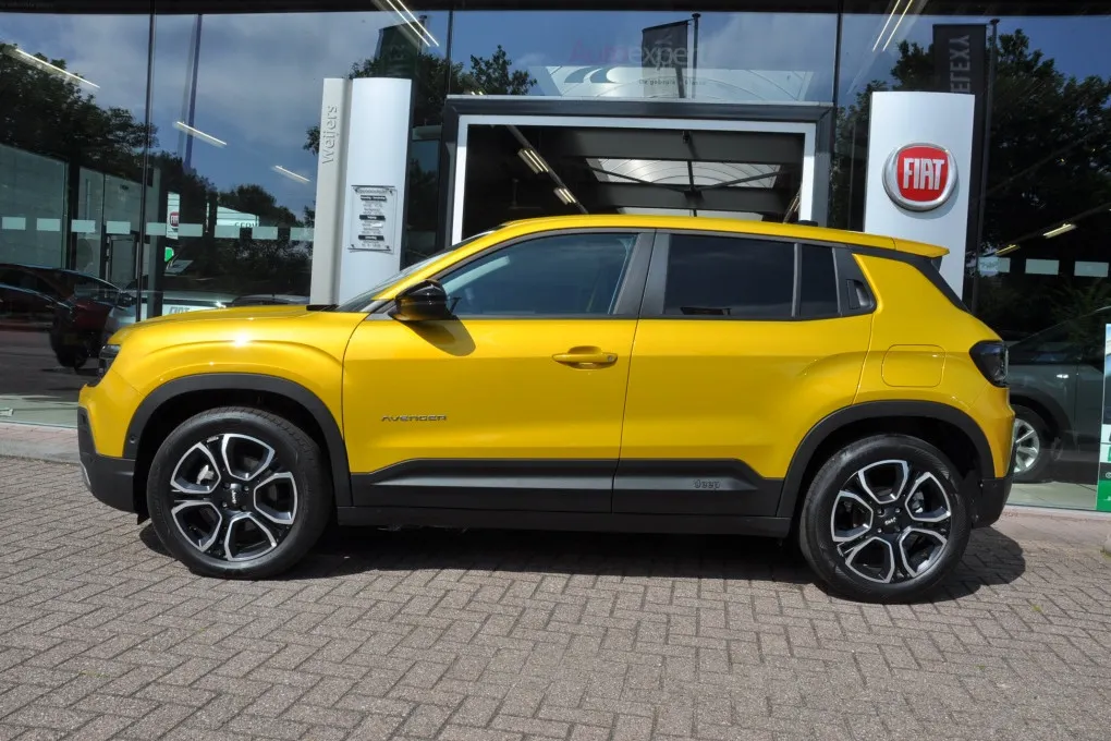 Jeep Avenger 1.2 e-Hybr Summit Great car, small price