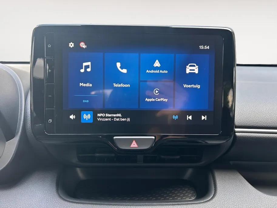 Toyota Yaris 1.5 Hybrid Dynamic | Nieuw | Apple Carplay/Android Auto | hill hold functie | airco (automatisch) | achteruitrijcamera | buitenspiegels verwarmbaar |