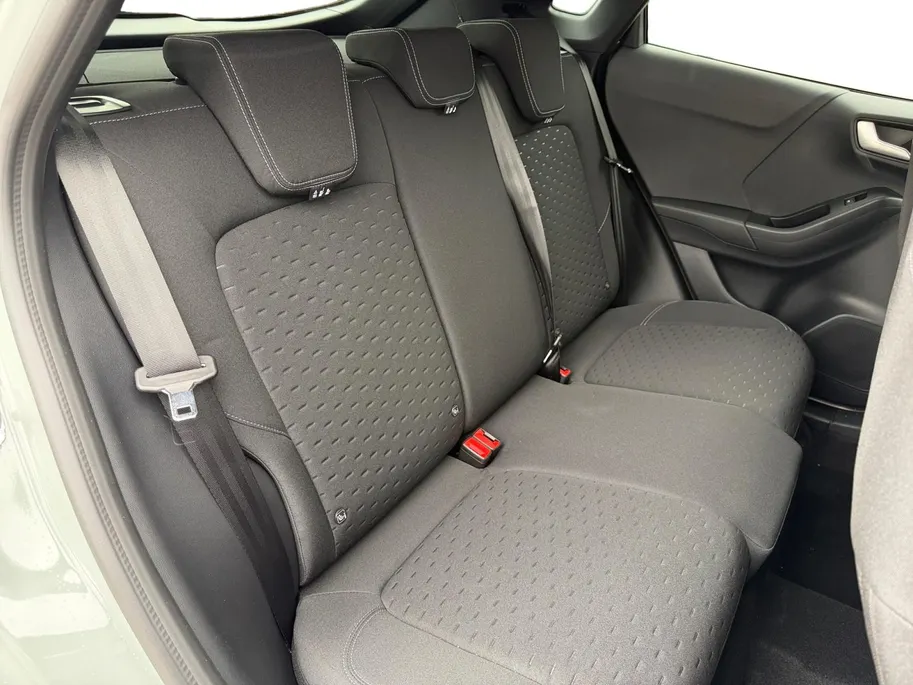 Ford Puma 1.0 EcoBoost Hybrid Titanium 125PK | Uit Voorraad Leverbaar | €5.000,- Ready Set Ford Bonus | 0,99% Ford Options | Afneembare Trekhaak | Winterpakket | Achteruitrijcamera | Parkeersensoren voor & achter | Apple Carplay & Android Auto