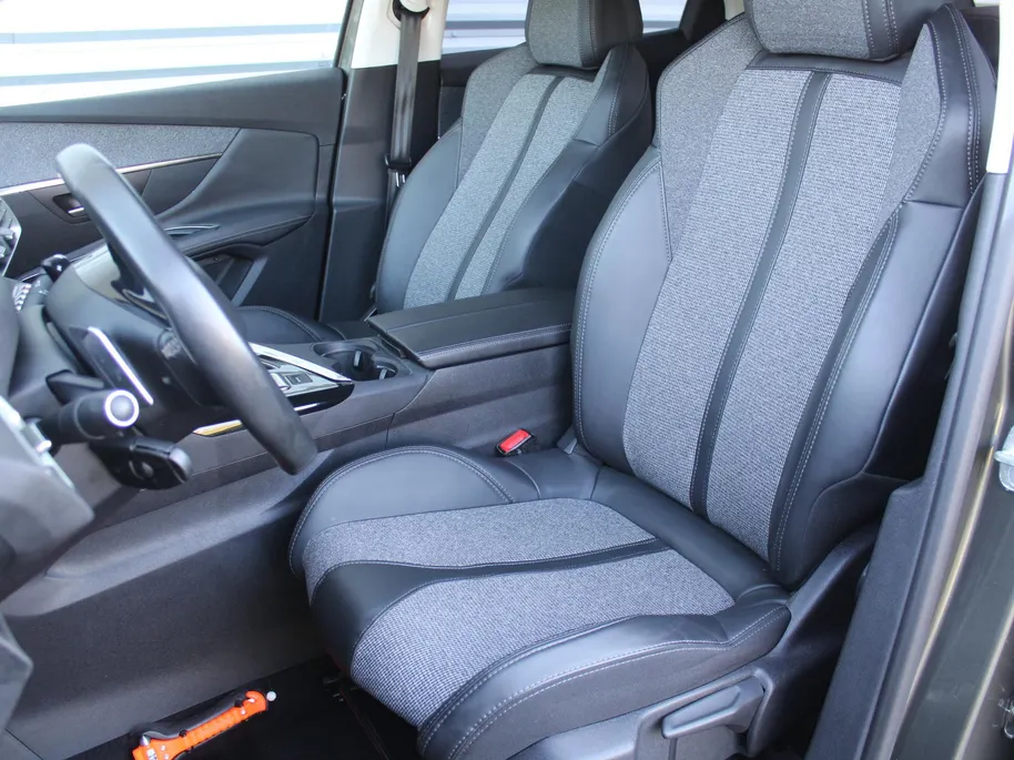 Peugeot 3008 1.6 e-THP Allure | Trekhaak | Navi | Elektr. achterklep | Camera | Apple Carplay/Android Auto | Cruise | 18' LM | All seasons |