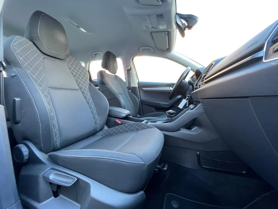 Škoda Karoq 1.0 TSI Ambition Business DSG-Automaat| Wegklapbare trekhaak| Navi| Cruise Control| Climate control| Parkeersensoren v+a|