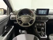 Dacia Jogger 140PK Hybrid Extreme 7p. Automaat | 7 Zitplaatsen | Camera | Parkeersensoren | Apple CarPlay/Android Auto | Digital Cockpit | Cruise Control | Lichtmetalen Velgen | Licht & Regen Sensor | Full LED |