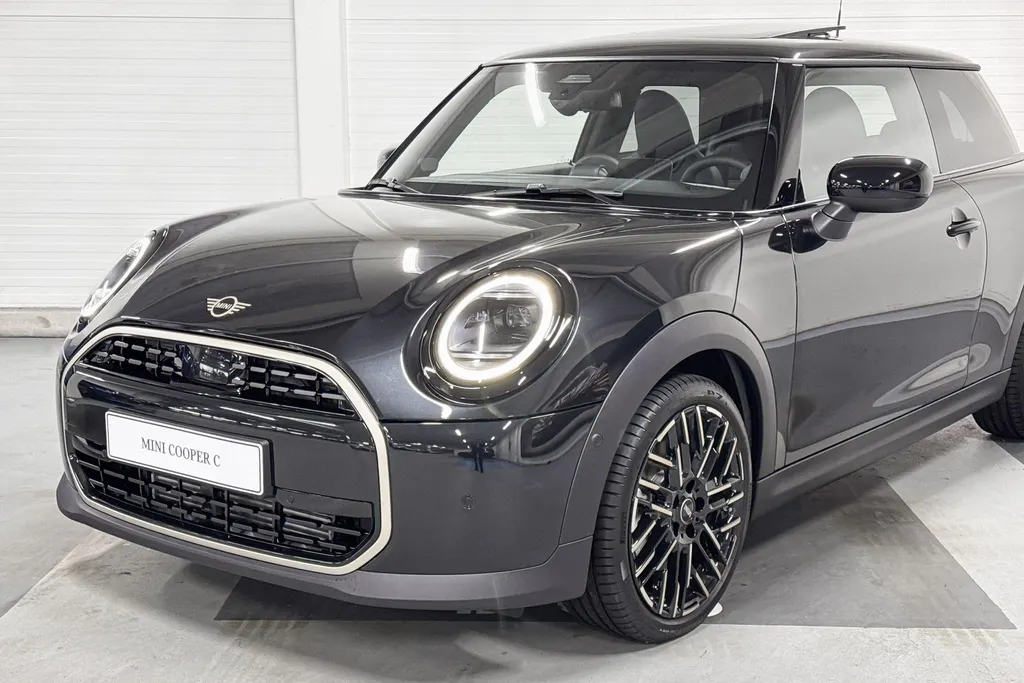 MINI Cooper 3-deurs C Favoured M