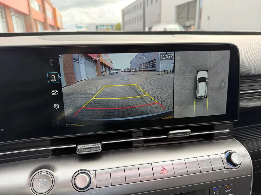 Hyundai Kona 1.6 GDI HEV Premium Sky 137PK | Navigatie | Apple Carplay & Android Auto | Schuif-kanteldak | Stoelverwarming & koeling | Lederen bekleding | Bose speakers | Geheugenfunctie stoelen |