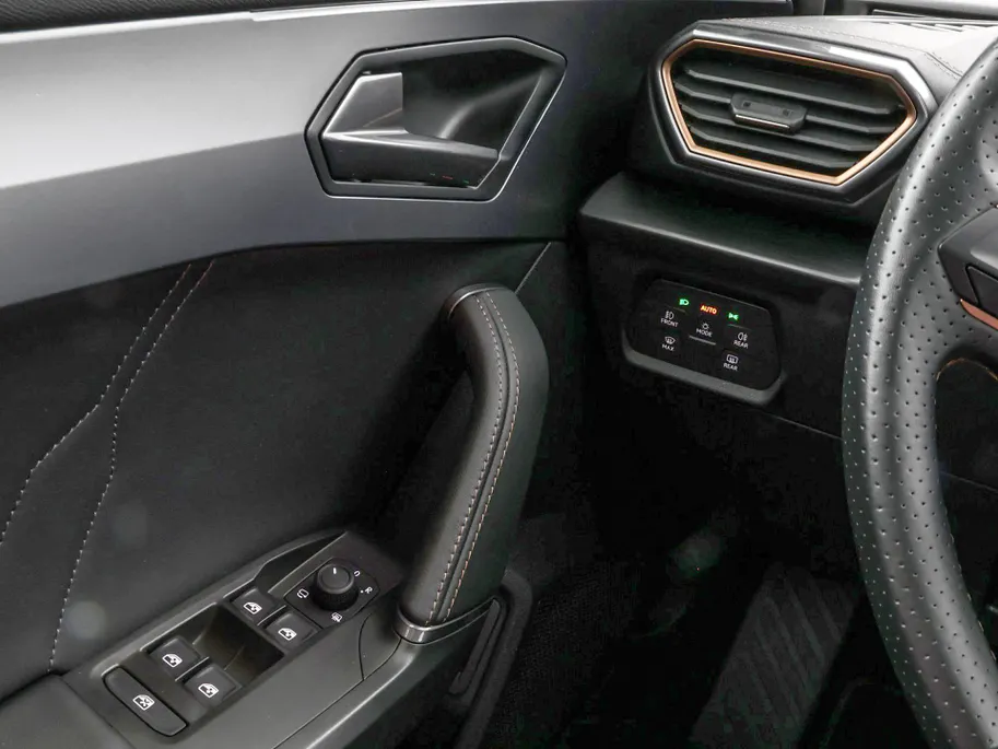 CUPRA Formentor 1.4 TSI e-Hybrid 204pk DSG Essential Limited · Panoramadak · Camera · Elek. Achterklep · Apple/Android Car Play · Keyless ·