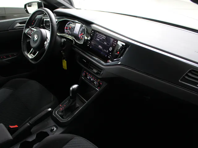 Volkswagen Polo 1.0 TSI DSG R-Line Navigatie | Stoelverwarming | Climate Control