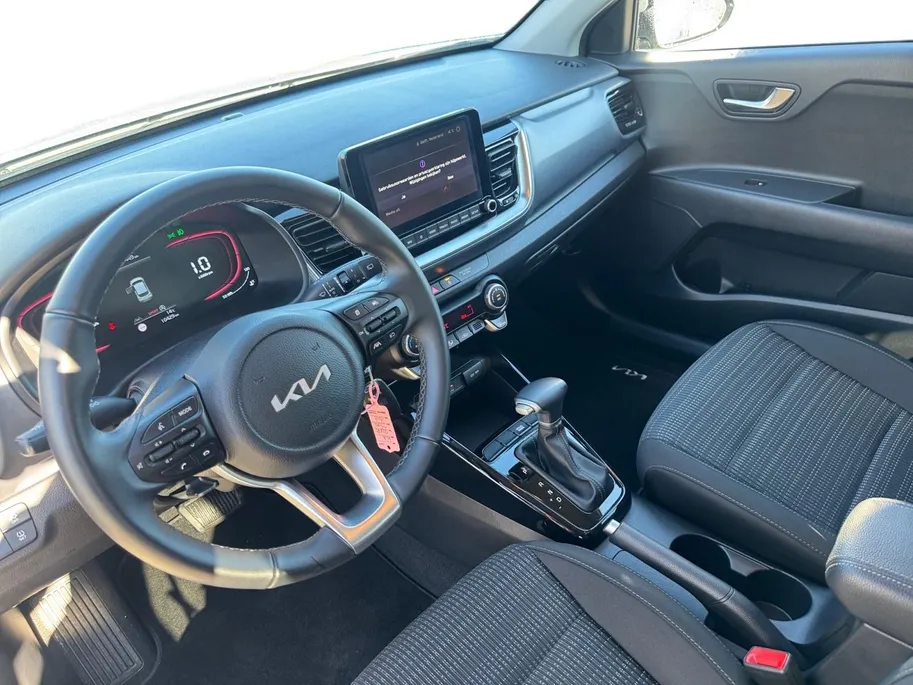 Kia Stonic DynamicLine Automaat | Navi | Clima | Camera | Cruise Control | LM Velgen | Apple Carplay | Android Auto