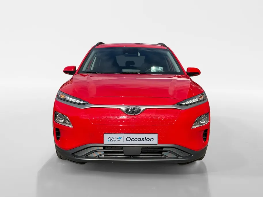 Hyundai Kona EV Fashion 64 kWh 204PK | Warmtepomp | SOH 100 % | Navigatie | Apple Carplay & Android Auto | Adaptive cruise control | Climate control | Head-up display | Parkeersensoren achter | Trekhaak |