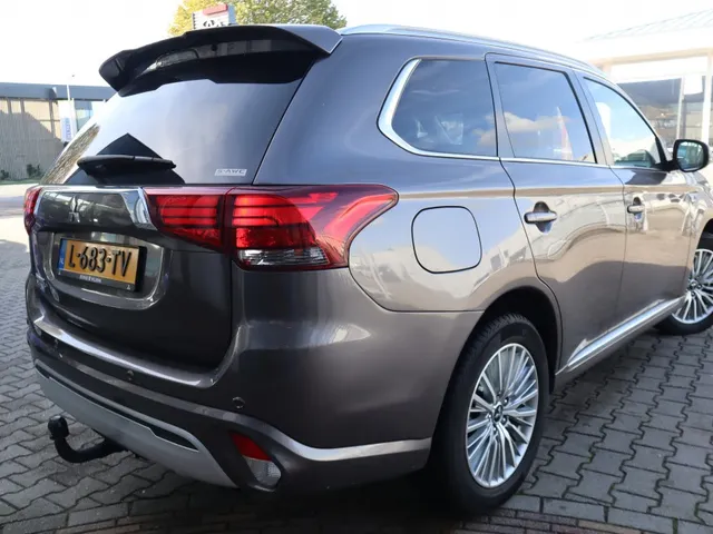 Mitsubishi Outlander 2.4 PHEV Intense+ | Trekhaak | Carplay | Standkachel