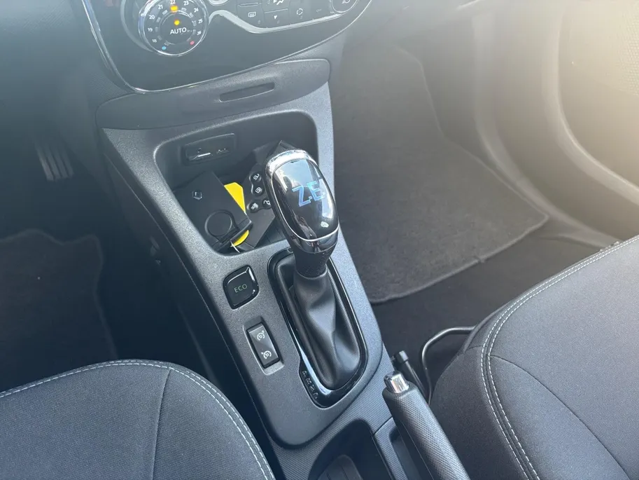 Renault ZOE R110 Iconic 41 kWh | 90% SOH | Koop accu | Achteruitrijcamera | Stoelverwarming | Bluetooth