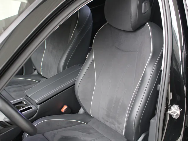 Volkswagen Passat Variant 1.5 eHybrid Business Trekhaak | Navigatie | Stoelverwarming | Head-Up Display |