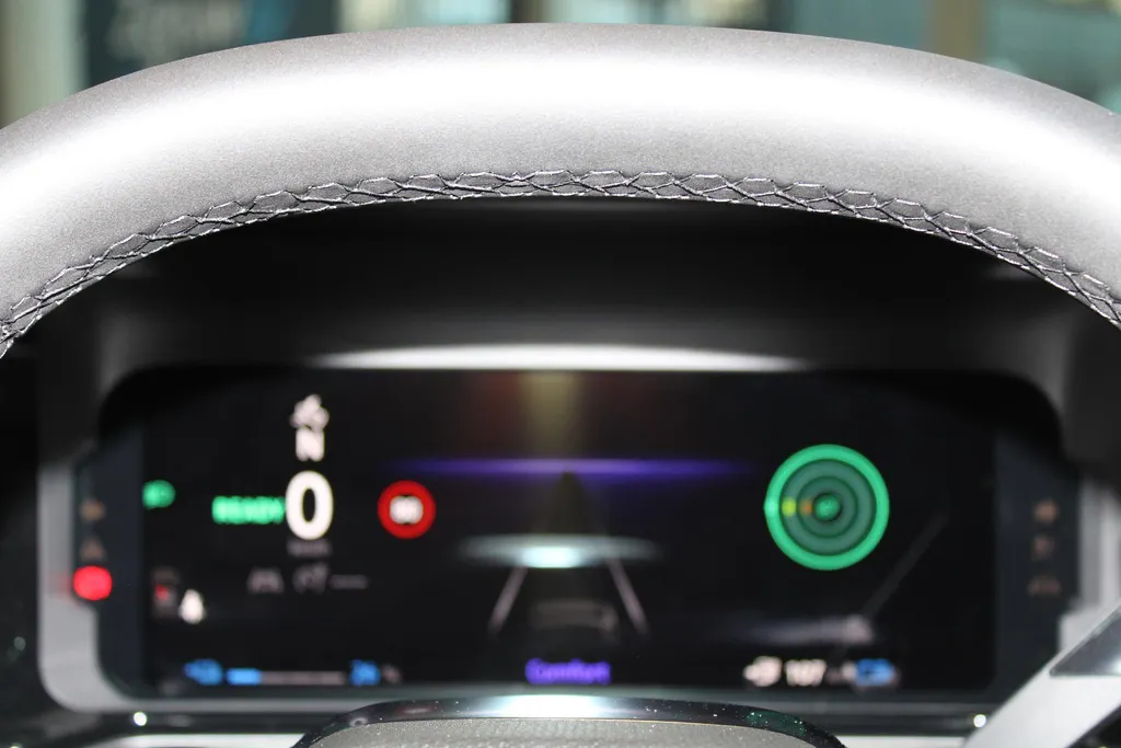 Nissan Micra EVOLVE 52 kWh | Google assist | LMwielen | Achteruitrijcamera | parkeersensoren voor en achter | 4 rijmodus | 417km WLTP | Climatecontrole | cruisecontrole | keyless entry|