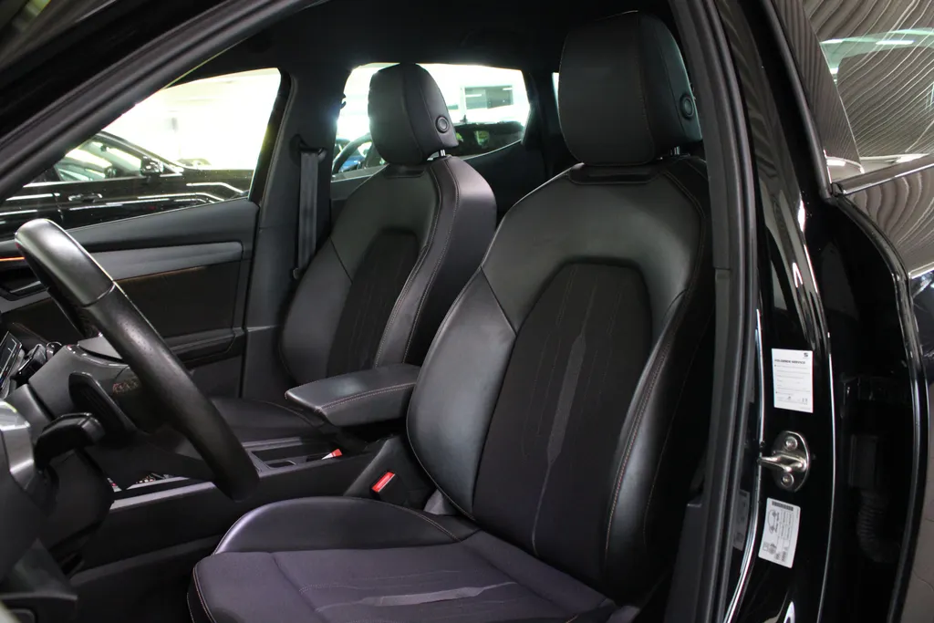 CUPRA Formentor 1.4 e-Hybrid Business / Stoel + Stuur verw. / 19'' LMV / Keyless / Camera /