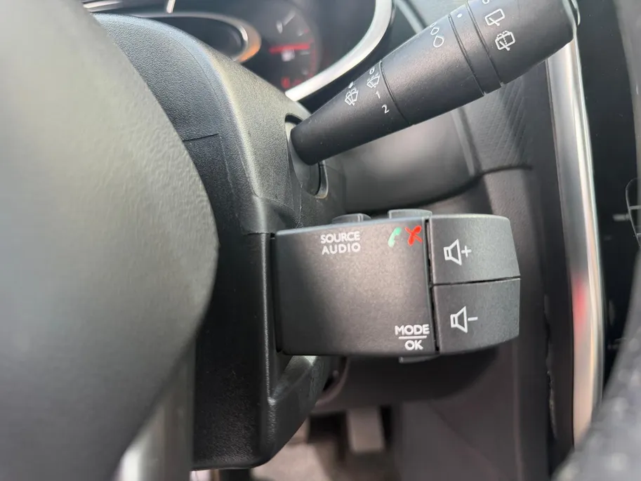 Renault Clio Estate 0.9 TCe Limited | Camera | Parkeersensoren | Bluetooth | Navigatie | All Season Banden | Dealer Onderhouden | 12 Maanden BOVAG Garantie