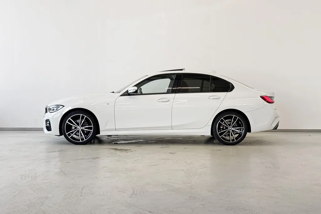 BMW 3 Serie Sedan 318i High Executive