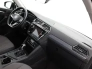 Volkswagen Tiguan 1.4 TSI eHybrid 245pk DSG Life Business · Camera · Inklap. Trekhaak · Stuur- & Stoelverwarming · Apple/Android Car Play · Elek. Achterklep ·