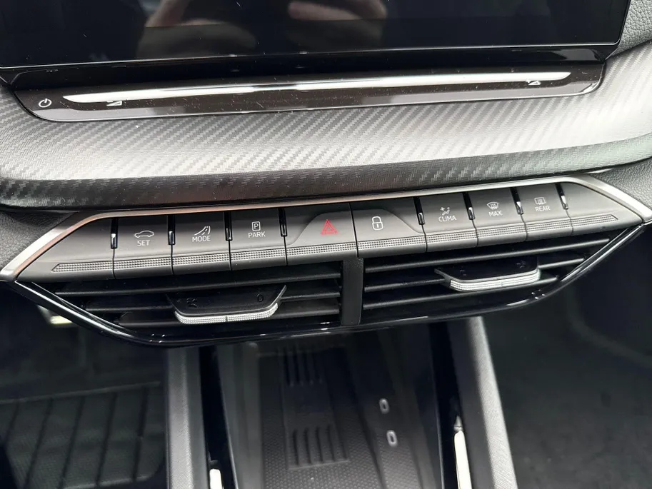 Škoda Octavia combi Sportline Business 1.5 TSI m-HEV 110 kW / 150 PK | Trekhaak wegklapbaar | Panoramisch schuif/kanteldak | 1.000,- inruilbonus!!