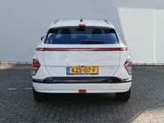 Hyundai Kona 64,8 kWh 204pk Pure Edition + Comfort Pack / DIRECT LEVERBAAR! / Demonstratieauto / 19' velgen!