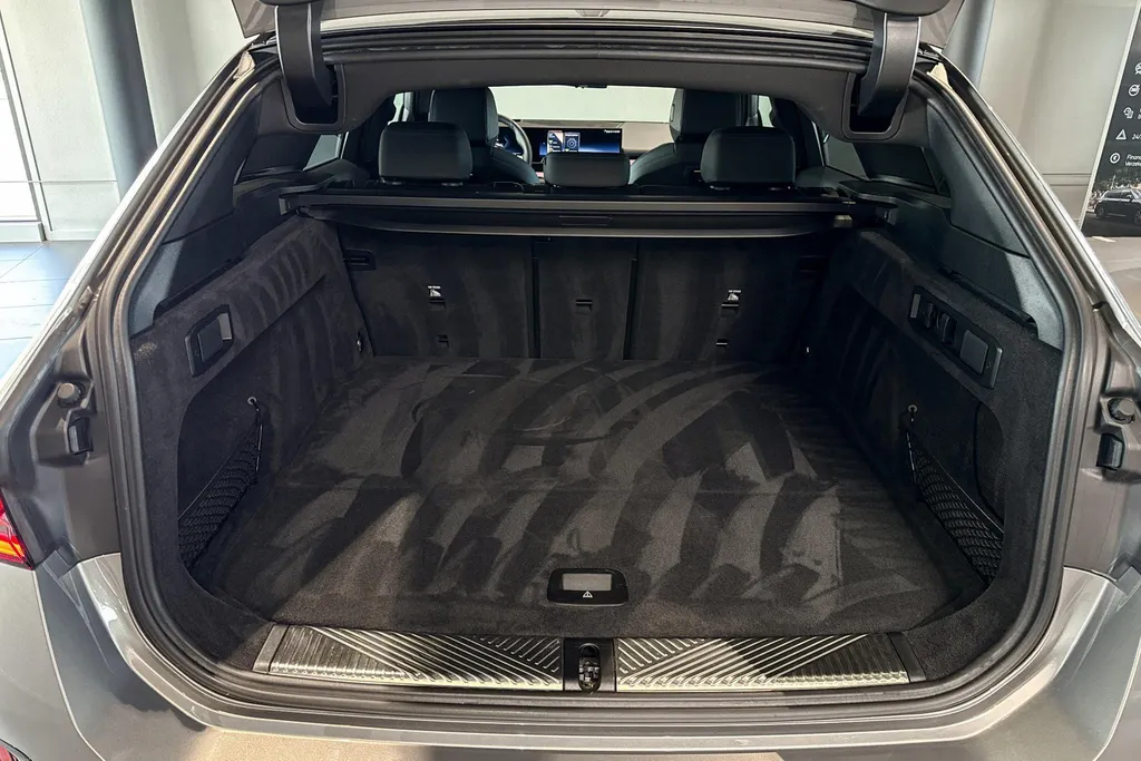 BMW i5 Touring eDrive40 84 kWh