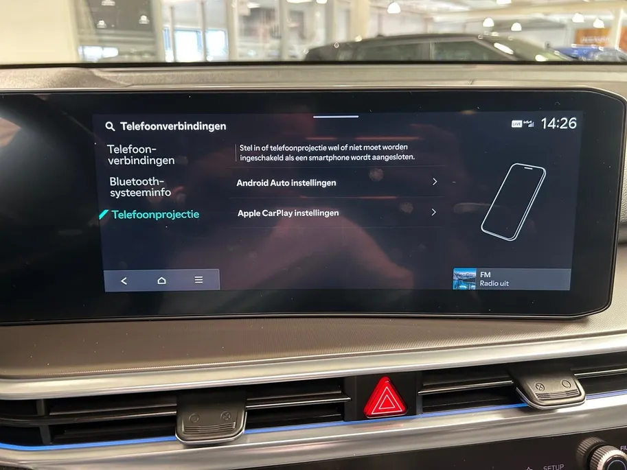 Kia Sorento 1.6 T-GDi Plug-in Hybrid 4WD DynamicPlusLine 7p | Apple Carplay / Android Auto | Navigatiesysteem | Licht + Regensensor | Stoel + Stuurverwarming | Elektrisch Verstelbare Bestuurdersstoel | Elektrisch Bedienbaar Schuif / Kanteldak | Elektrisch bedienbare 