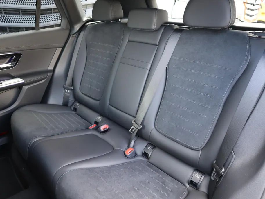 Mercedes-Benz GLC 300e 4MATIC Business Solution AMG Voordeel € 11.872 Voorraadactie!!