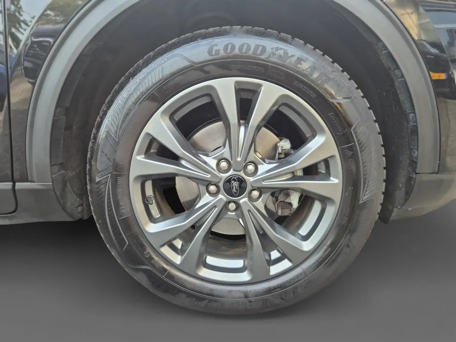 Ford Kuga 1.5 EcoBoost Titanium X | Bluetooth | Cruise Control | Climate Control | Stoelverwarming Voor en Achter | Trekhaak | LM Velgen | Parkeersensoren |
