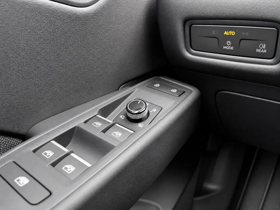 Volkswagen ID.3 Neo Life 50 kWh accu 170 PK Elektr. aandrijving ·  Comfort Pakket · Steunhaak voor fietsendrager, afneembaar · Zijruiten achter en achterruit getint ·