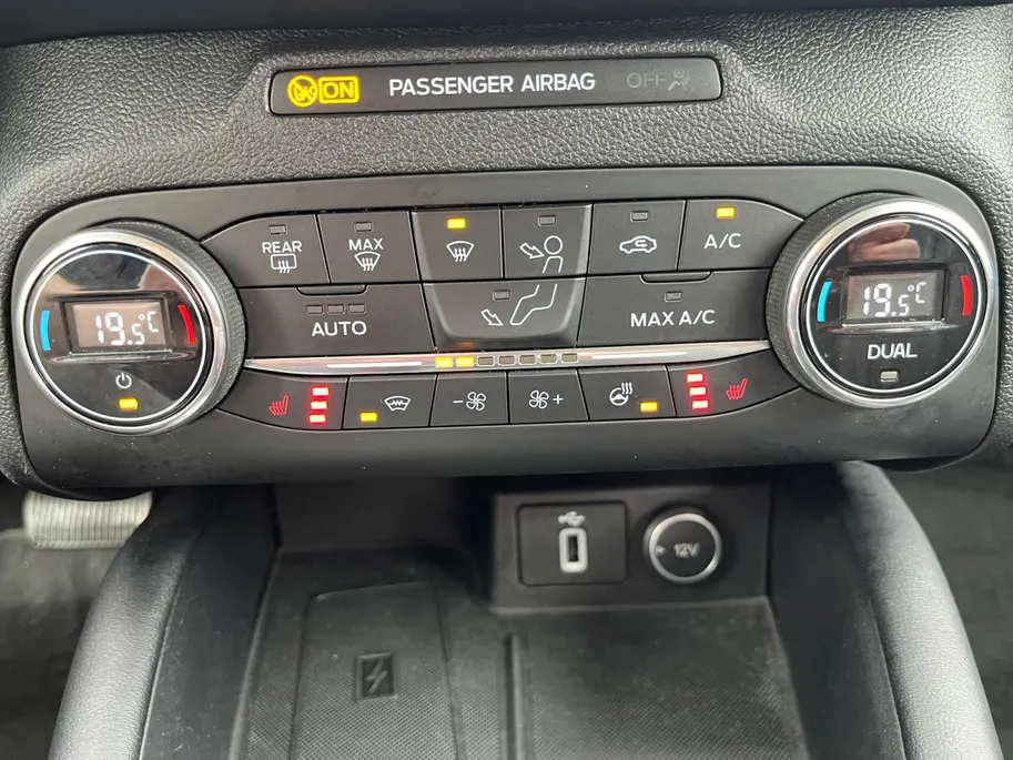 Ford Focus Wagon 1.5 EcoBoost Vignale | Parkeercamera | Adaptieve Cruise Control | Leder | Stoel- en stuurverwarming