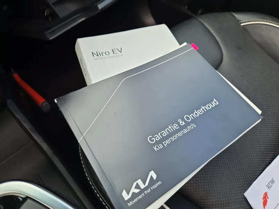 Kia e-Niro ExecutiveLine 64 kWh 1e Eigenaar | 3 Fase laden | Metallic lak | Trekhaak | Fabrieksgarantie 27-1-2029 + 3x 1 jaar* | NAP
