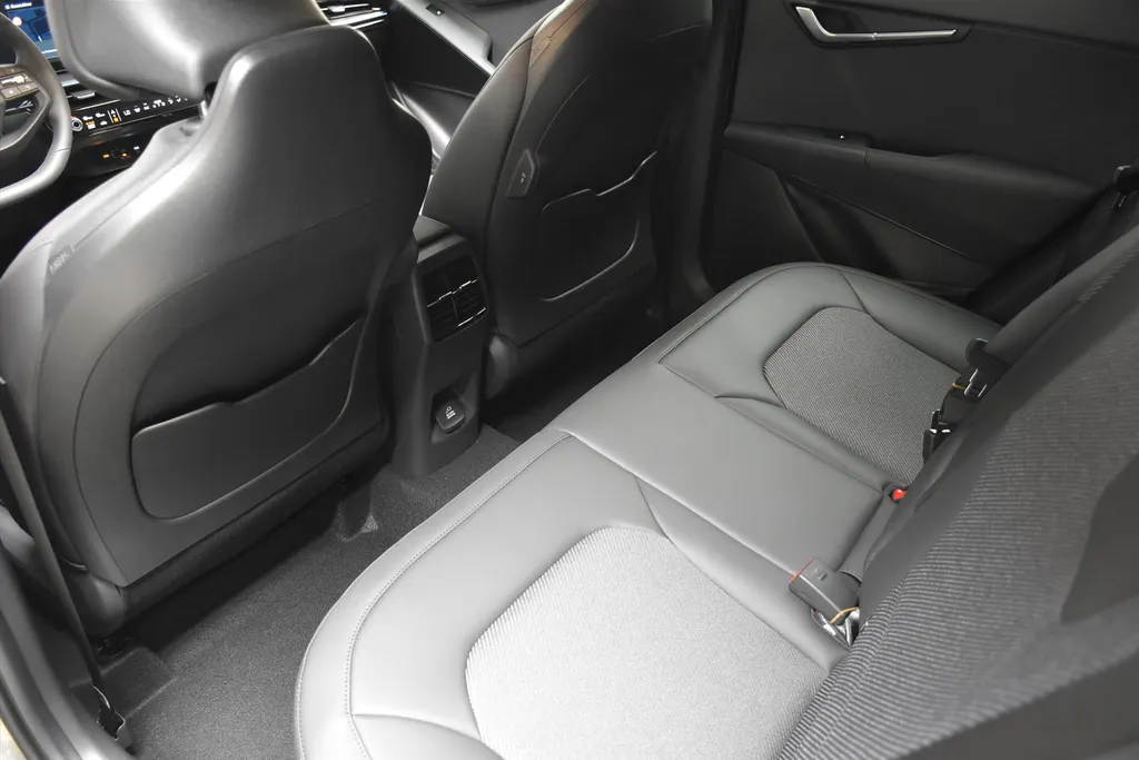 Kia e-Niro 1.6 GDi Hybrid DCT6 DynamicLine, Direct leverbaar!