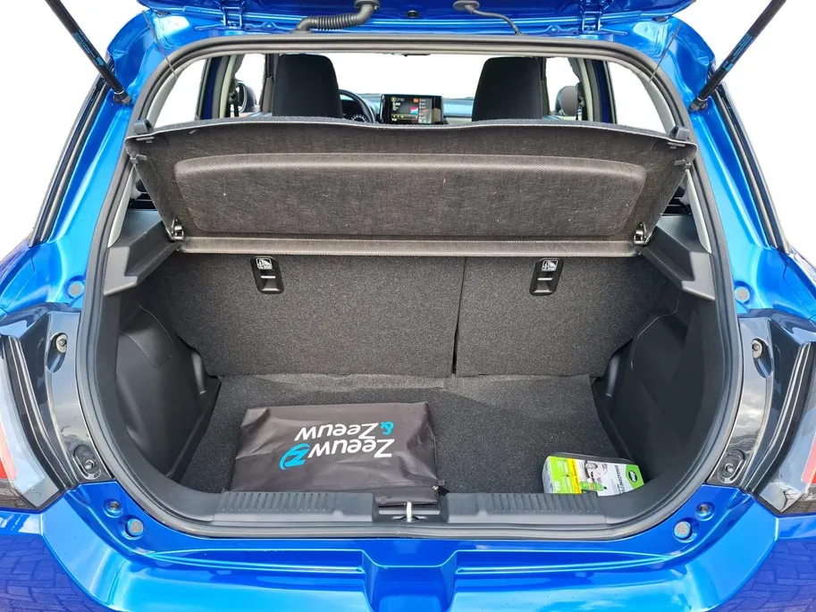 Suzuki Swift 1.2 Comfort Smart Hybrid | €2.200.- korting | Diverse kleuren leverbaar | 17inch sport velgen | Sport pack | Nieuw te bestellen