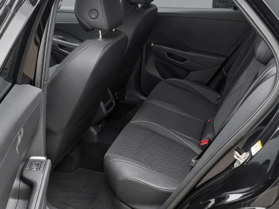 Volkswagen T-Roc 1.5 eTSI 150pk DSG R-Line First Edition · Camera · Apple/Android Car Play · Elek. Achterklep · Matrix LED · Stoel-& Stuurverwarming · 18'' Inch ·